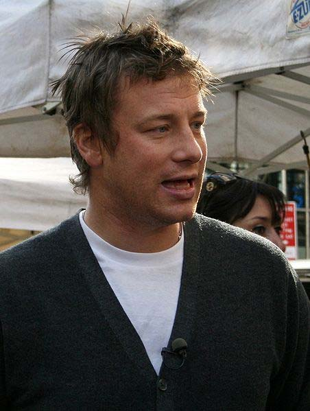 Παράδειγμα : από ιδέα = ευκαιρία Ο Jamie Oliver ίδρυσε το 2002 το Fifteen (το όνομα εστιατορίου και του κοινωφελούς οργανισμού) Η αποστολή είναι να εμπνέει κάθε χρόνο 15 νέους ανθρώπους από ευπαθείς