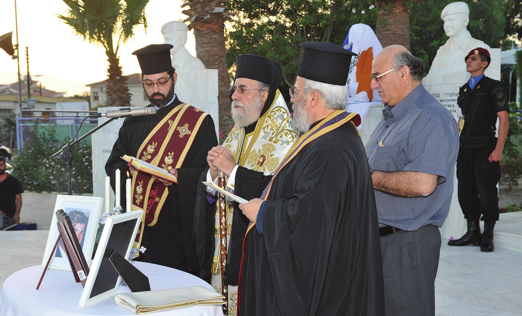 14 ΔΗΜΟΣ ΑΡΑΔΙΠΠΟΥ μέρους των συγγενών τους ο συνδημότης μας ακαδημαϊκός Πανίκος Πουτζιουρής, αντιπρύτανης του Πανεπιστημίου UCLAN Cyprus, ο οποίος αναφέρθηκε στη θυσία τους αλλά και στο δράμα των