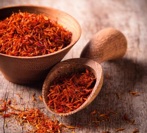 4. Το saffron Ως «saffron» ή «κρόκος» χαρακτηρίζονται τα αποξηραμένα στίγματα του άνθους του φυτού Crocus sativus L.