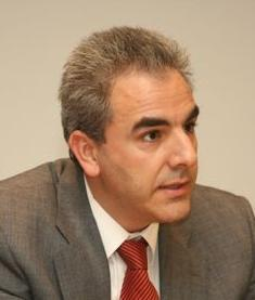 Ο Νίκος Κωνσταντάρας είναι Διευθυντής Σύνταξης και αρθρογράφος της εφημερίδας «Καθημερινή». Άρχισε να αρθρογραφεί σχόλια για τους International New York Times το 2013.