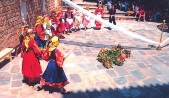 Όμιλος Ελληνικών Παραδοσιακών Χορών Γυμνασίου Κολλεγίου Αθηνών η Δευτέρα, 11 Μαΐου 2009, ο όμιλος των Ελληνικών Παραδοσιακών Χορών του Γυμνασίου του Κολλεγίου Αθηνών παρουσίασε το πολιτιστικό