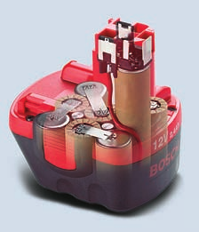 Εξαρτήματα Bosch για ηλεκτρικά εργαλεία 09/0 Εργασία χωρίς καλώδιο Επισκόπηση 597 Οι μπαταρίες Heavy Duty 4 Οι επαφές θετικού/αρνητικού σε μορφή μαχαιριού δίνουν μια διπλή επαφή για υψηλή μεταφορά