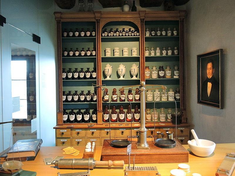 Historical Pharmacy - Stadtmuseum of Rapperswil (Switzerland) http://commons.wikimedia.org/wiki/file%3ahistorische_apotheke_- _Stadtmuseum_Rapperswil_2013-02-02_16-18-12_(P7700).