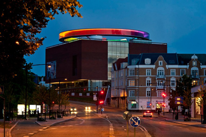 Olafur Eliasson Your Rainbow Panorama, 2006-2011 Your Rainbow Panorama, 2006-2011 ARoS Aarhus Kunstmuseum, Denmark, (http://www.olafureliasson.net) Μόνιµη αρχιτεκτονική εγκατάσταση.