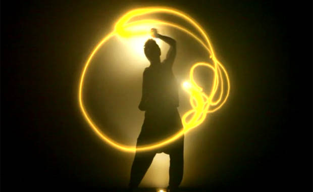 Olafur Eliasson Little sun - Your light movement, 2012 Kατασκευή little sun σε συνεργασία µε τον µηχανικό Frederik Ottesen, φωτιστικό σώµα το οποίο λειτουργεί µε την εκµετάλλευση της ηλιακής