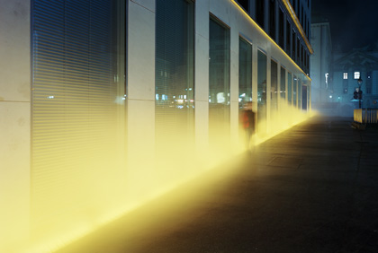 Olafur Eliasson Yellow Fog, 1998/2008 Εγκατάσταση φωτισµού µέσα στον αστικό ιστό. Φως (32 λαµπτήρες φθορισµού στην εγκατάσταση στη Βιέννη) και οµίχλη.