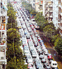 Κοινωνικοοικονοµικά χαρακτηριστικά των µετακινούµενων στην Κεντρική Μακεδονία 25 αυτοκίνητα και δίκυκλα.