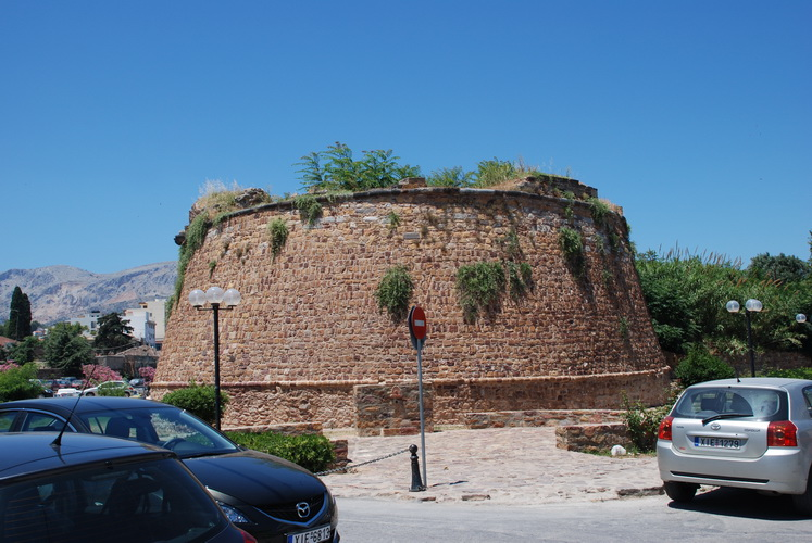 Το νησί Η προνομιούχος γεωγραφική της θέση, η μορφολογία, το κλίμα και ο φυσικός της πλούτος υπήρξαν παράγοντες που ευνόησαν και καθόρισαν την ιστορική φυσιογνωμία της Χίου ήδη από την πρώιμη