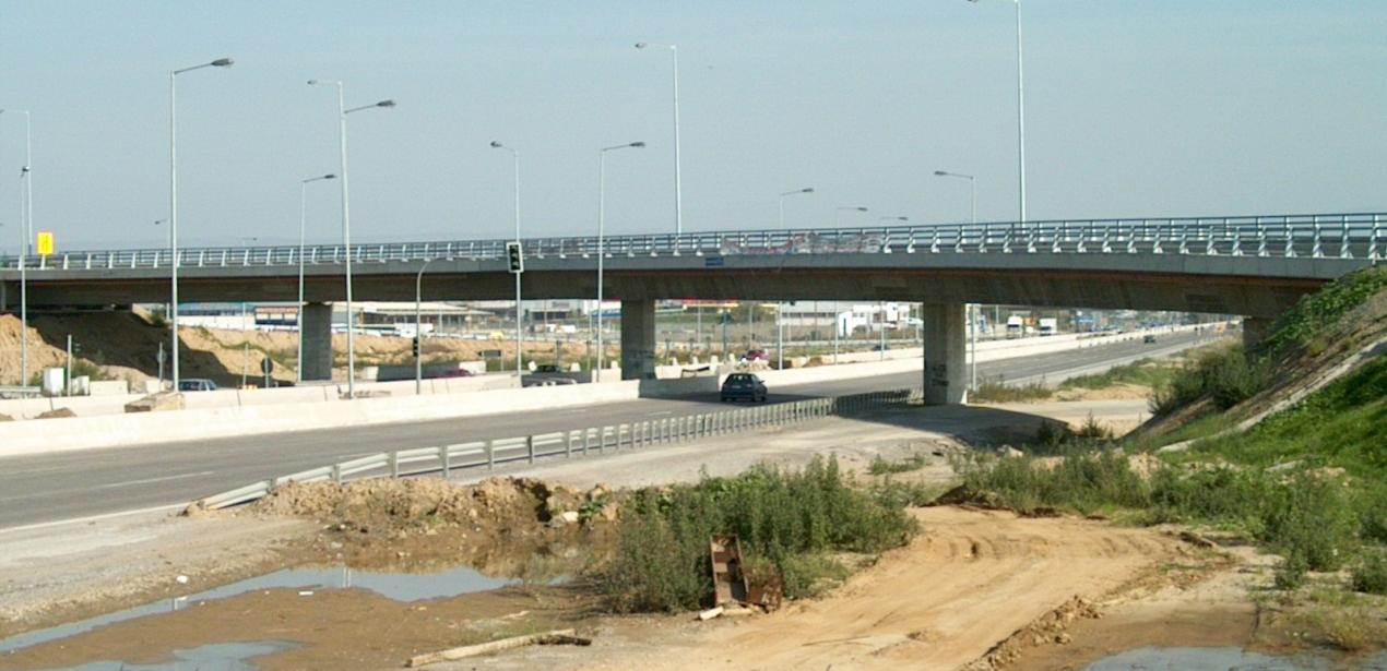 Πίνακας 7: Στοιχεία γέφυρας σύνδεσης έκτης προβλήτας λιμένα με την Ε.Ο. Θεσσαλονίκης- Κατερίνης Έτος Κατασκευής 1999 Αριθμός Ανοιγμάτων 47 Διαστάσεις Ανοιγμάτων (m) 44x30.3+3x(22.8 έως 30.