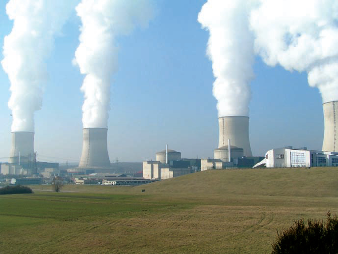Η πυρηνική ενέργεια 5 Από το 1945 και µετά προστέθηκε στις µεγάλης ισχύος πηγές ενέργειας η πυρηνική, στην οποία αρχικά βασίστηκαν πολλές ελπίδες.