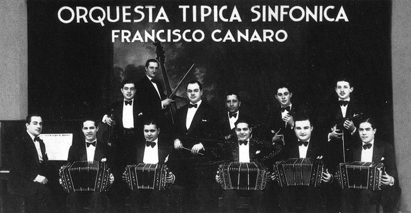 Σπουδαίοι Αργεντίνοι μουσικοί και τραγουδιστές ταξιδεύουν στην Ευρώπη, όπως ο Φρανσίσκο Κανάρο που φθάνει στο Παρίσι με την ορχήστρα του το 1925 και ο Κάρλος Γκάρδελ που τραγουδά εκεί το 1928.