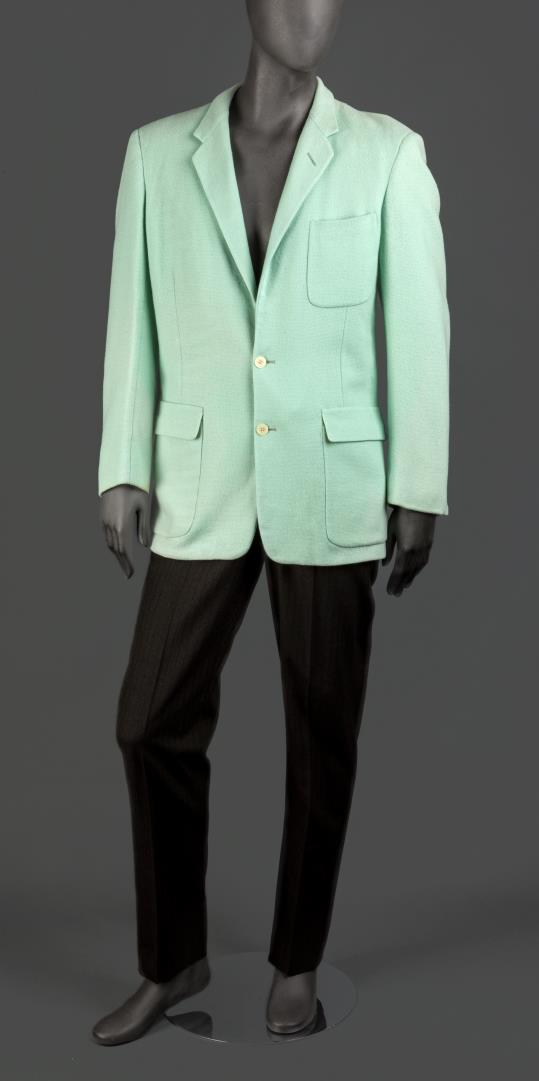 Buddy Holly - Mint Green Jacket & Grey Trousers Το κοστούμι του Buddy Holly αποτελεί δημιουργία της εταιρείας Campus, η οποία ήταν η μεγαλύτερη εταιρεία παραγωγής casual ρούχων για άντρες στην