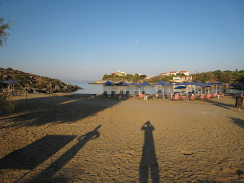 ΤΕΡΣΑΝΑΣ Η παραλία του Τερσανά βρίσκεται στην περιοχή Ακρωτήρι και ανήκει στον δήµο Ακρωτηρίου του Νοµού Χανίων.