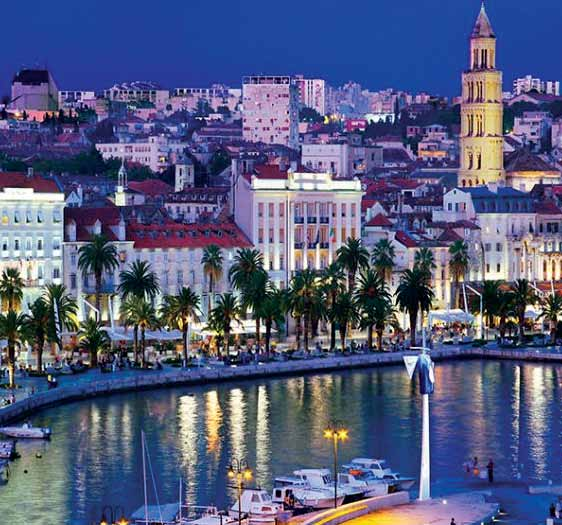 Oι υπέροχες αυτές περιοχές τα τελευταία χρόνια προσελκύουν πλήθος επισκεπτών από ολόκληρο τον κόσμο και έχουν αναπτύξει ιδιαίτερα τις τουριστικές τους υποδομές.
