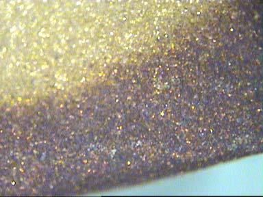 Σχήμα Α.2.1: Το οπτικό μικροσκόπιο. Διακρίνεται η κάμερα στο πάνω μέρος της εικόνας. Επειδή το μικροσκόπιο είναι στερεοσκοπικό, το δείγμα δεν είναι απαραίτητο να έχει απολύτως επίπεδη επιφάνεια.