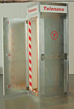 Telenono (Wireless Phone Booth) Rupert Griffiths, 2004 Ο επισκέπτης με την είσοδό του στον θάλαμο, είναι τελείως αποκομμένος από όλα τα