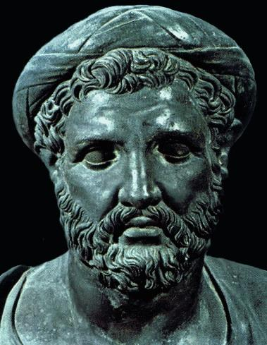 Γεννήθηκε στη Σάμο το 585-500 π.χ. Έζησε και έδρασε στον Κρότωνα της Κάτω Ιταλίας. Η σχολή των Πυθαγορείων εμφανίζεται συγκροτημένη ως κίνημα πολιτικό και θρησκευτικό.