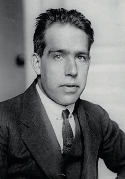 Niels Bohr (1885-1962). Δανός φυσικός. Ήταν μαθητής του Rutherford (πανεπιστήμιο Manchester) και του Thomson (πανεπιστήμιο Cambridge).