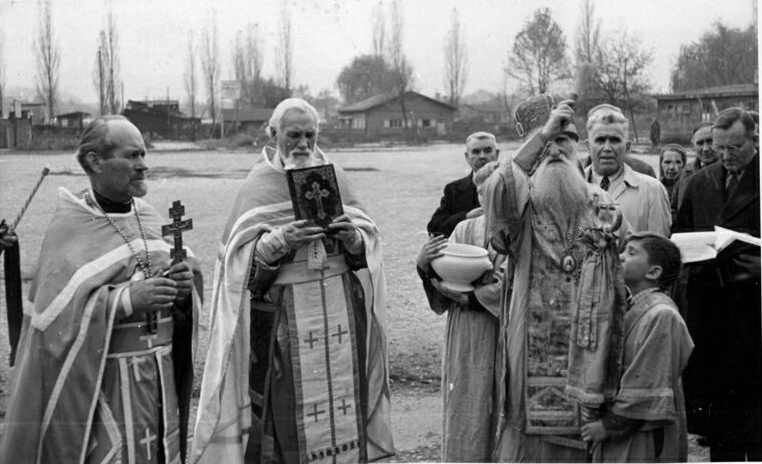 3. Ο τρίτος επίσκοπος - Αρχιεπίσκοπος Βιέννης Στέφανος Σεβμπό. Γι αυτόν διαβάζουμε στη βιογραφία του: Σεβμπο Συμεών Ιωσηφοβιτς γεννήθηκε το 1872 στην περιοχή Τελούσσα του Μινσκ.