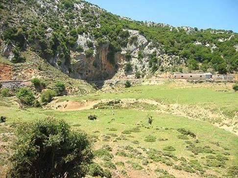 Τυπικά προβλήματα υδρολογίας φραγμάτων: Εκτίμηση εισροών σε πολύπλοκα υδρογεωλογικά συστήματα Η πολύπλοκη γεωλογική και τεκτονική δομή της Ελλάδας διαμορφώνει σύνθετες υδρογεωλογικές συνθήκες (π.χ.