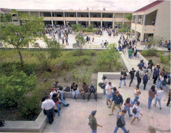 μαθαίνει το μαθητή να είναι επιμελής, φιλομαθής, φιλόδοξος, δραστήριος, εργατικός, ειλικρινής, συνεπής και υπεύθυνος άνθρωπος μαθαίνει το μαθητή να εκφράζει ελεύθερα τις ιδέες του, αλλά και να