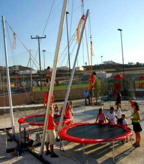 Δ.07 Bungee Trampoline 2 persons Μπάντζι Τραμπολίνο διπλό Διαστάσεις: 10m x 5m x 6m ύψος / Ηλικίες: 3+ Το απόλυτο highlight κάθε μεγάλης εκδήλωσης.