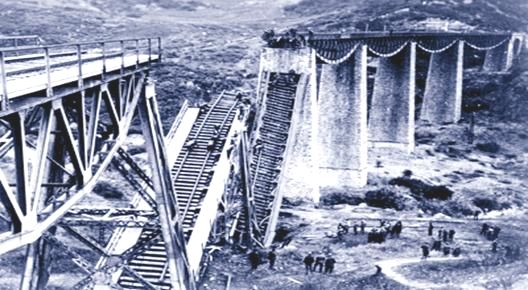 απόφαση του συμμαχικού στρατηγείου της Μέσης Ανατολής, ανατίναξαν την γέφυρα προκαλώντας μεγάλη καθυστέρηση στην διέλευση των Γερμανών που πίεζαν τους συμμάχους στην Αφρική.