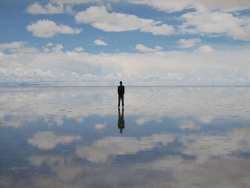1. Salar de Uyuni, Βολιβία Το Salar de Uyuni βρίσκεται στις Άνδεις της Βολιβίας και αποτελούσε τη μεγαλύτερη λίμνη από αλάτι στον κόσμο.