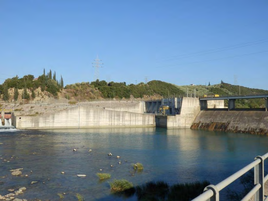 Εικόνα 1.3 Υδροηλεκτρικός σταθμός Πουρναρίου ΙΙ 1.3 Δίκτυα Μεταφοράς Ηλεκτρικής Ενέργειας Ο ηλεκτρισμός μεταφέρεται σε μεγάλες αποστάσεις με μικρή απώλεια και με μεγάλη ασφάλεια.