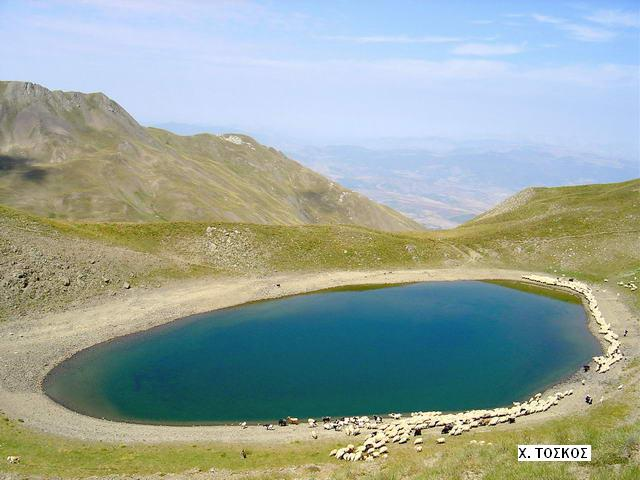 5β. Αλπικές λίμνες Σε όλη την έκταση του Γράμμου υπάρχουν διάσπαρτες μικρές ή μεγαλύτερες λίμνες.