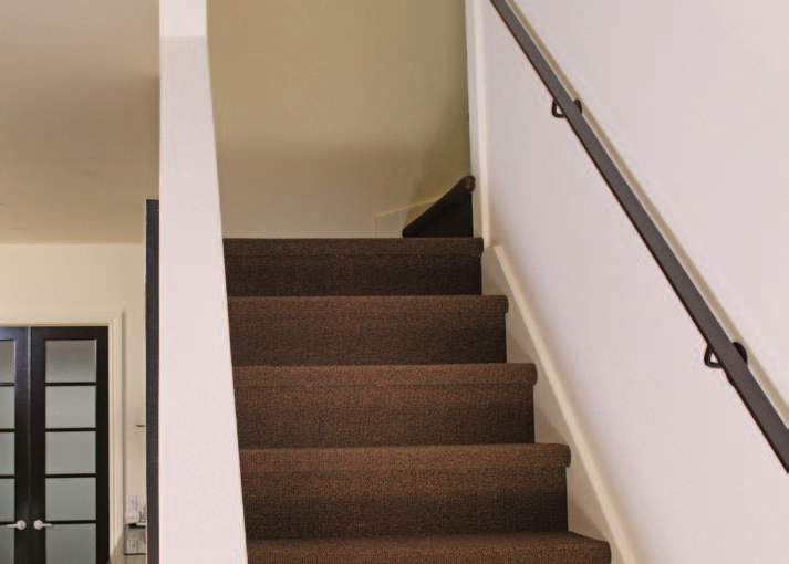 Vaše stopnišče je še vedno nezaščiteno ZGRADITE STOPNIŠČNO OGRAJO Potrebovali boste (odvisno od načrta): Ytong zidne plošče debeline 10, 12,5 ali 15 cm (priporočamo ZP 15 cm) Ytong tankoslojno