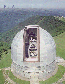 Obr. 10 Najväčším kompaktným teleskopom na svete je ďalekohľad BTA na špeciálnom
