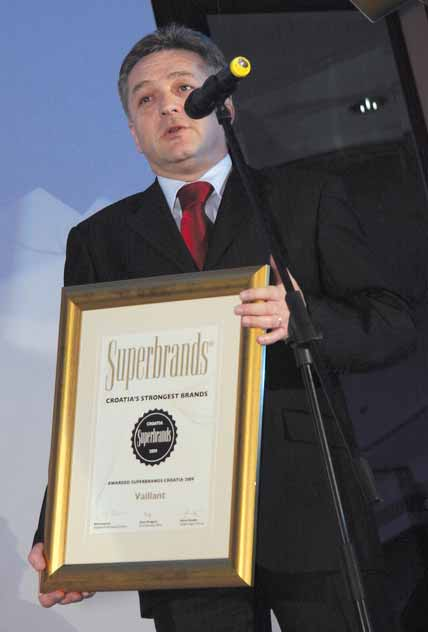 Dogaappleanja Dodjela Superbrands 2009. SveËana dodjela nagrada za najjaëe i najuglednije robne marke u Hrvatskoj, u organizaciji tvrtke Superbrands Adriatic, održana je u srijedu 27.