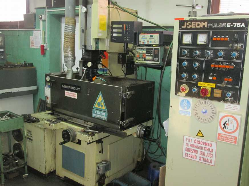CNC elektroerozijski stroj Fanuc Matra Robocut Alfa-0iA,
