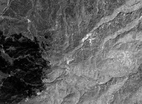χαρτογράφηση ιδιαίτερα γραμμικών στοιχείων στο εσωτερικό της δασικής έκτασης όπως το δασικό οδικό δίκτυο. Παγχρωματική Landsat TM 14 μ. Πολυφασματική Landsat TM Συμπτυγμένη Εικόνα Εικόνα 9.