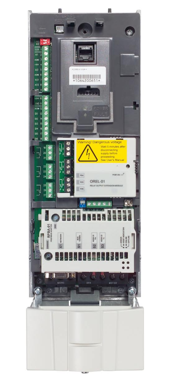 Opţiuni Module opţionale CS550-01 - 033-4 + B055 Instrumentul FlashDrop Convertizoarele de frecvenţă CS550 sunt echipate cu o interfaţă pentru instrumentul FlashDrop.