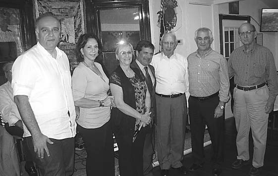 6 ΟΜΟΓΕΝΕΙΑ Δείπνο με βουλευτή Διονυσία Αυγερινοπούλου Από το δείπνο που παρέθεσε ο Πανηλειακός Σύλλογος Νέας Υόρκης στο εστιατόριο «Σταμάτης» στην Αστόρια, προς τιμήν της βουλευτού Ηλείας Διονυσίας