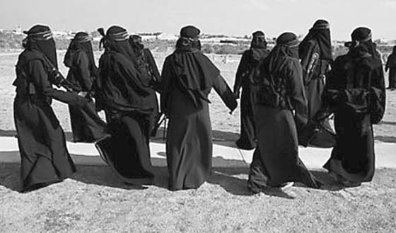 ΕΘΝΙΚΟΣ ΚΗΡΥΞ ΠΕΜΠΤΗ 27 ΝΟΕΜΒΡΙΟΥ 2014 ΗΝΩΜΕΝΕΣ ΠΟΛΙΤΕΙΕΣ 9 ΤΟ ΘΕΜΑ Γάμος και τζιχάντ: Πώς το Ισλαμικό Κράτος προσελκύει γυναίκες ΔΑΜΑΣΚΟΣ.
