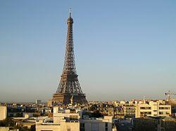 ΠΡΩΤΕΥΟΥΣΑ: Το Παρίσι είναι η πρωτεύουσα της Γαλλίας.