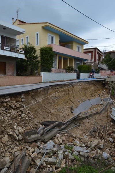 Σελίδα 5 ΛΑ.Σ. Δήμου Χίου: Αναλάβετε τις ευθύνες που σας αναλογούν για τις καταστροφές! διάστημα, που παρέδωσε τη σκυτάλη στη νέα συγκυβέρνηση ΣΥΡΙΖΑ-ΑΝΕΛ, η οποία κινείται στο ίδιο μήκος κύματος.