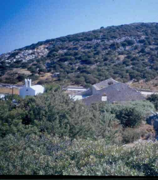 Άποψη της κοιλάδας Μαραθίου στην Πάρο, όπου εντοπίζονται τα υπόγεια αρχαία λατοµεία.