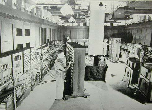 ENIAC (Electronic Numerical Integrator and Computer) U.S.