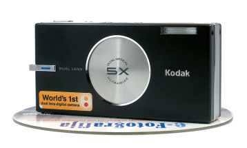 Æelite letos obiskati Photokino? www.e-fotografija.com Kodak EasyShare V570 Kodak ne popuπëa. e vedno je po πtevilu uporabniπko vrednost, predvsem zaradi predstavljenih kamer na vrhu.
