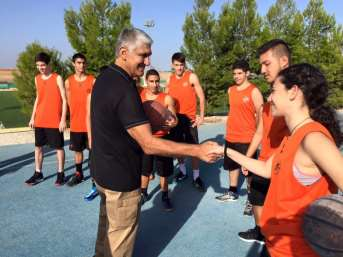 Παναγιώτης Γιαννάκης ένας θρύλος επισκέπτεται τη Σχολή μας Ο θρύλος του ελληνικού μπάσκετ και ένας από τους καλύτερους παίκτες και προπονητές του αθλήματος στην Ευρώπη, ο