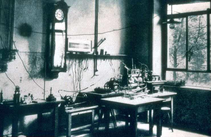 8 Νοεμβρίου 1895 το εργαστήριο του