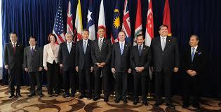 Δευτέρα 12 Οκτωβρίου 2015 Ιστορική εμπορική συμφωνία για τις χώρες της περιοχής του Ειρηνικού Ενώ το Διεθνές Νομισματικό Ταμείο στη τελευταία έκθεσή του για τη παγκόσμια οικονομία υποβάθμισε τις