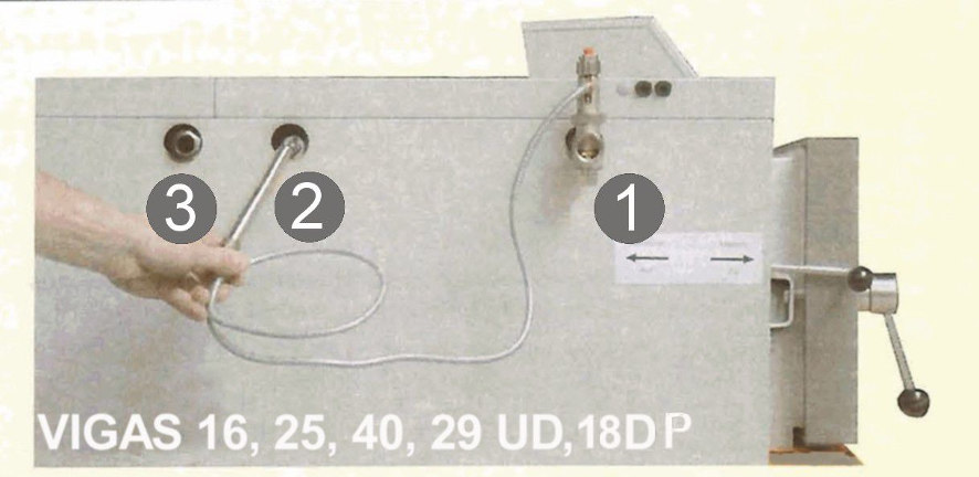 Druhý nátrubok 3 vyveďte do kanalizácie. Ponorné púzdro zaskrutkujte do ½ nátrubku 2. Princíp činnosti: Odpúšťací ventil je otváraný teplotou výstupnej vody z kotla.