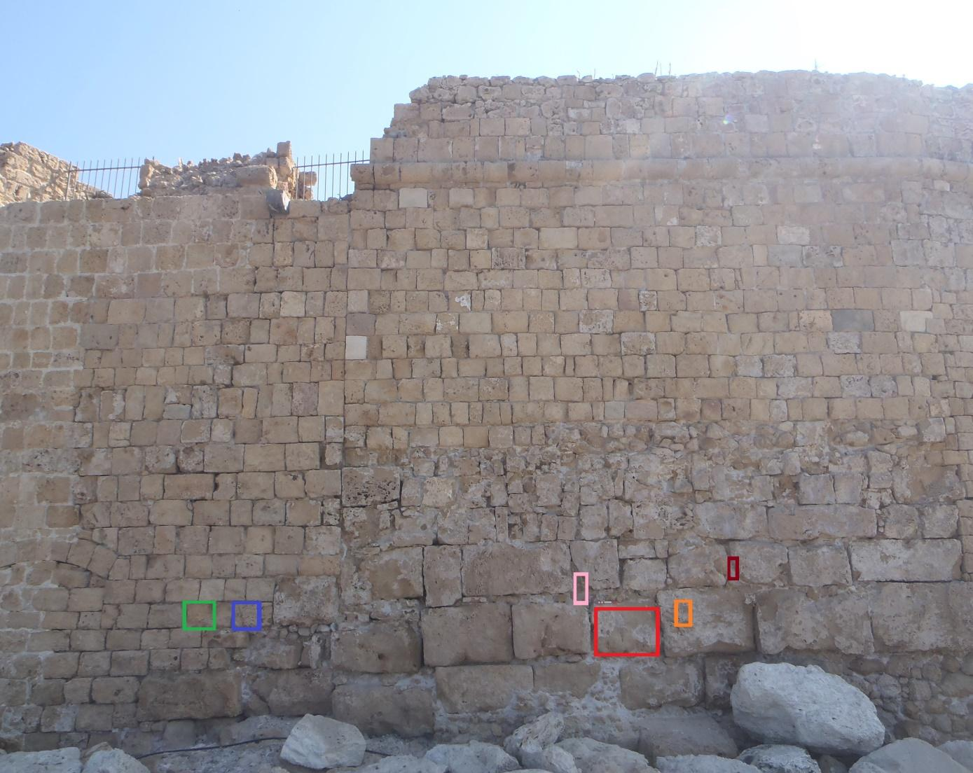 Δείγμα 6 Προέλευση: Κύπρος/Κάστρο Πάφου/Δυτική εξωτερική τοιχοποιία. Ημερομηνία δειγματοληψίας: 12/8/14. Καιρικές συνθήκες (θερμοκρασία, υγρασία): Θερμοκρασία 31 ο C, Υγρασία 75%.