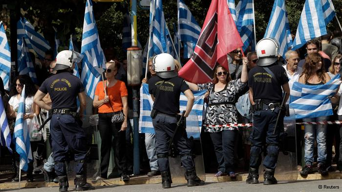 Για πολλά χρόνια η λειτουργία του Τύπου ήταν η αγγελία των νέων: αν, σήμερα, συχνότερα το ραδιόφωνο και η τηλεόραση πληροφορούν πρώτα το κοινό, ο Τύπος μονάχα μπορεί να αναπτύξει και να σχολιάσει με