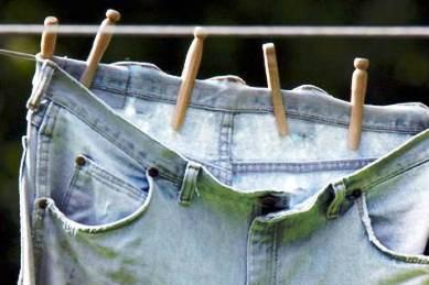ΑΥΤΟΚΑΘΑΡΙΖΟΜΕΝΟ ΒΑΜΒΑΚΕΡΟ ΥΦΑςΜΑ Επιστήμονες ανέπτυξαν ένα αυτοκαθαριζόμενο βαμβακερό ύφασμα που θα μπορούσε μια μέρα να στείλει τα πλυντήρια ρούχων στα αζήτητα!